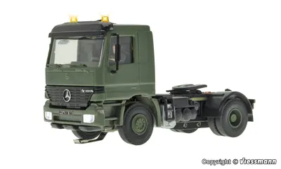 Viessmann - H0 MB ACTROS 2-axle articulate truck with rotating flashing lights, military, basic, functional model 火车模型