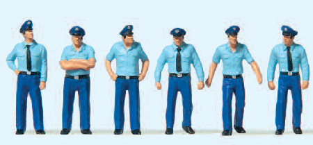 Feuerwehrmänner in Sommeruniform. Deutschland