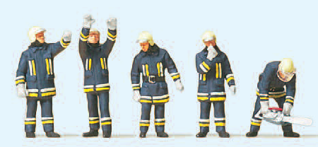 Feuerwehrmänner in moderner Einsatzkleidung. Technische Hilfeleistung