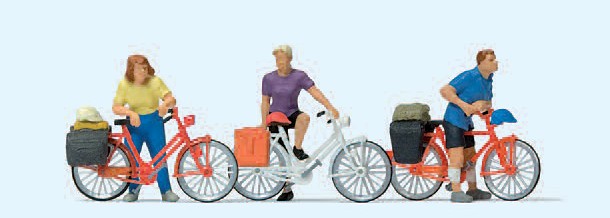 Stehende Radfahrer an der Bahnschranke