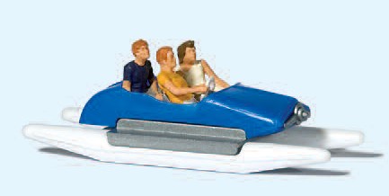 Familie im Tretboot (1)