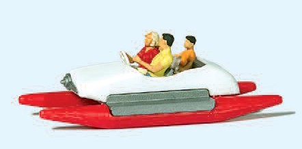 Familie im Tretboot (2)