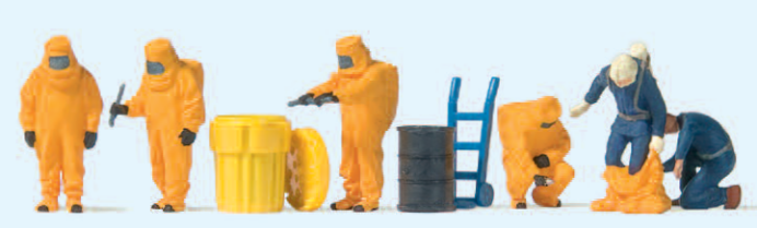 Feuerwehrmänner. Oranger Vollschutzanzug. Zubehör