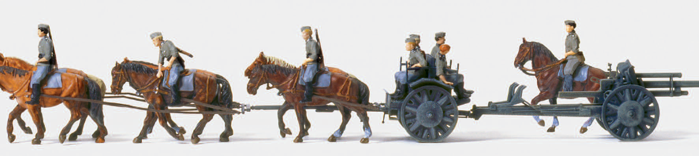 Bespannte leichte Feldhaubitze 10,5 cm leFH 18. Im Marsch. Deutsches Reich 1939-45. 8 unbemalte Miniaturfiguren, 7 unbemalte Pferde. Mit Zubehör. Bausatz