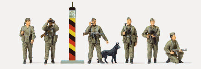 Grenztruppen NVA. Deutsche Demokratische Republik. 6 unbemalte Miniaturfiguren. Grenzpfahl. Bausatz
