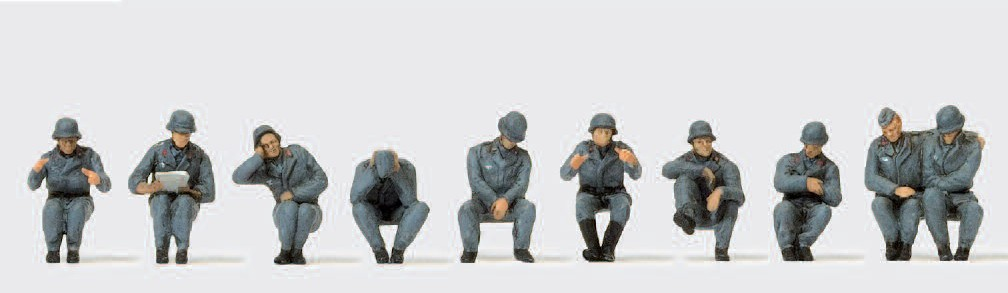 Geschützbedienung, aufgesessen. Luftwaffe. Deutsches Reich 1939-45. Passend auf SdKfz 11. 10 unbemalte Miniaturfiguren. Bausatz