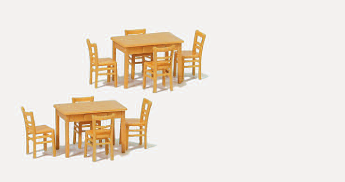 2 Tische, 8 Stühle. Materialfarbe holzfarben