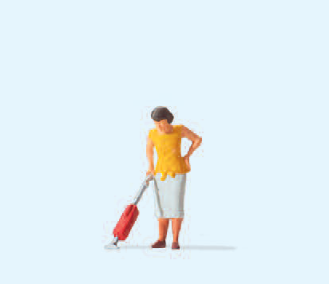 Frau mit Staubsauger