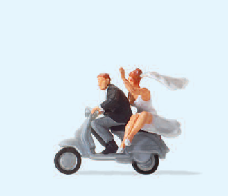 Brautpaar auf "Vespa"-Roller
