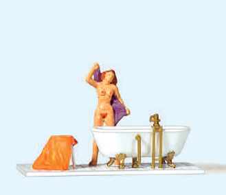 Frau an der Badewanne