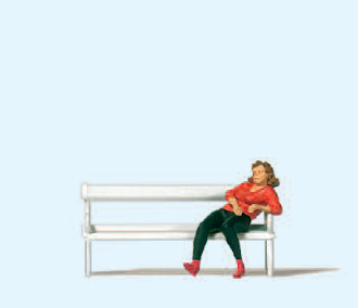 Frau auf Parkbank