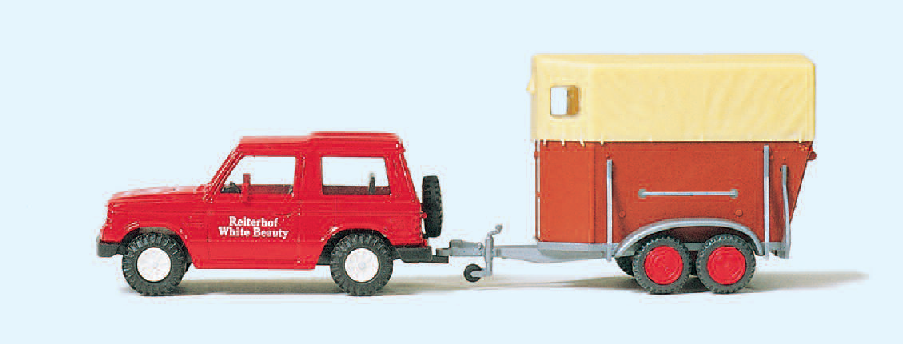 Mitsubishi Pajero "Reiterhof" mit Anhänger, 2 Miniaturfiguren und Pferd. Fertigmodell