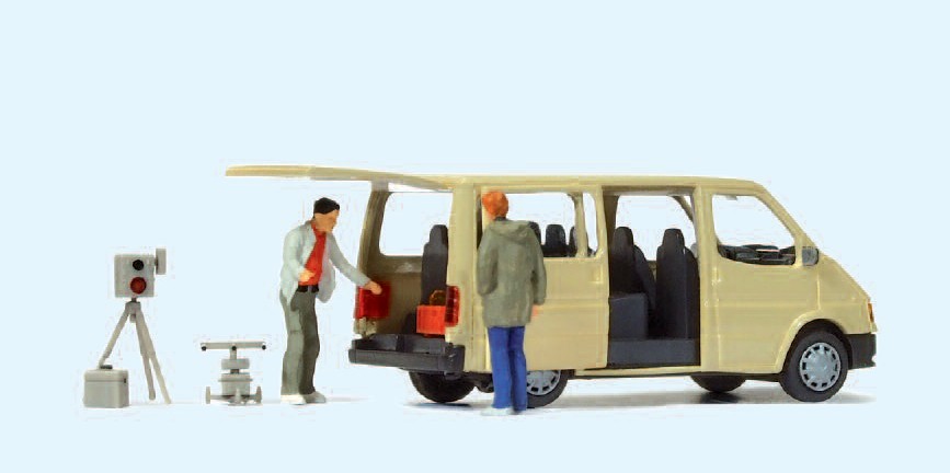 Zivile Radarkontrolle. Ford Transit. 2 Polizeibeamte. Fertigmodell