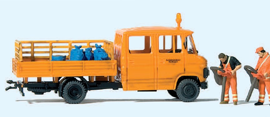 Straßenmeisterei. Mercedes-Benz L 407 D. 2 Arbeiter mit Laubsaugern, Säcke. Fertigmodell