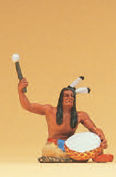 Indianer sitzend, mit Trommel