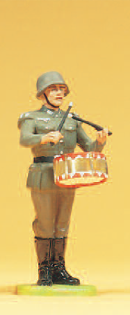 Musiker stehend, mit kleiner Trommel
