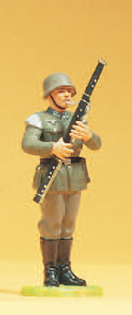 Musiker stehend, mit Fagott