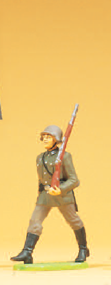 Soldat im Marsch, ohne Tornister