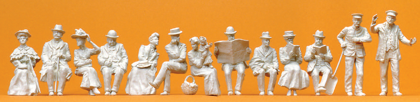 Lokführer, Heizer und sitzende Reisende. Um 1900. 13 unbemalte Miniaturfiguren. Bausatz