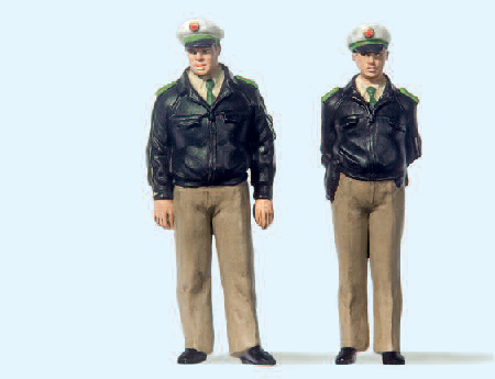 Polizisten stehend. Grüne Uniform. BRD