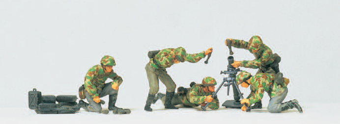 8 cm  Granatwerfer 34 im Gefecht. Deutsches Reich 1939-45. 5 unbemalte Miniaturfiguren, Granatwerfer und Zubehör. Bausatz