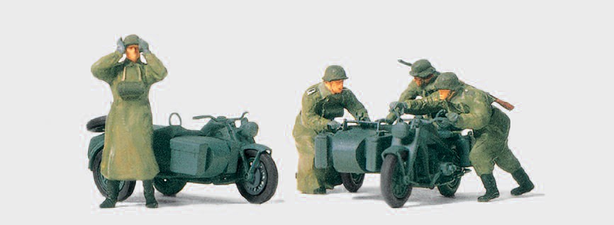 Kradschützen schiebend. Motorrad Zündapp KS 750. Deutsches Reich 1939-45. 4 unbemalte Miniaturfiguren. 2 Motorräder mit Beiwagen