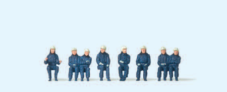Sitzende Feuerwehrleute